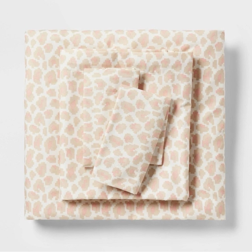 Room Essentials Twin XL Microfiber Sheet Set Pink Leopard Print Size Twin XL